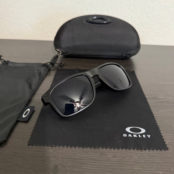 OO9102 Oakley Holbrook Black Matte - Picture 7 of 8